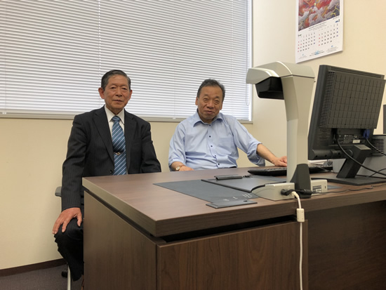 山本悦夫先生と林勝美(名古屋学院大学 法学部長室にて)